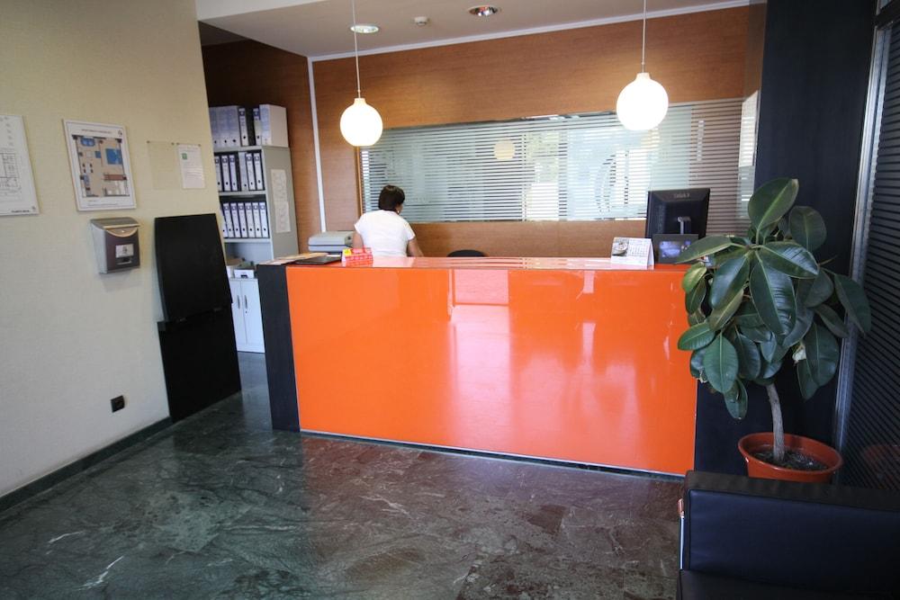Apartamentos Vertice Sevilla Aljarafe Бормухос Екстер'єр фото