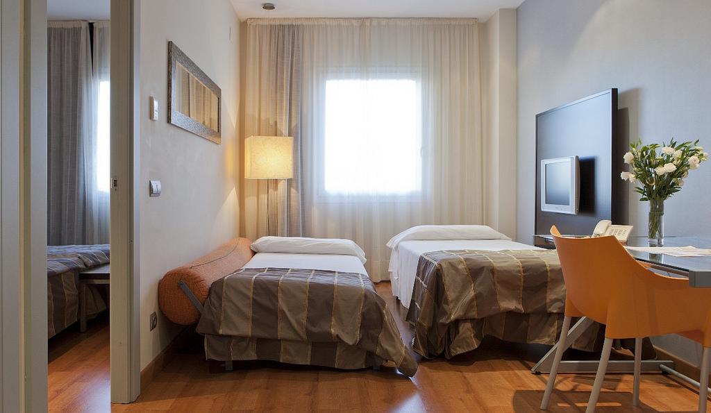 Apartamentos Vertice Sevilla Aljarafe Бормухос Екстер'єр фото