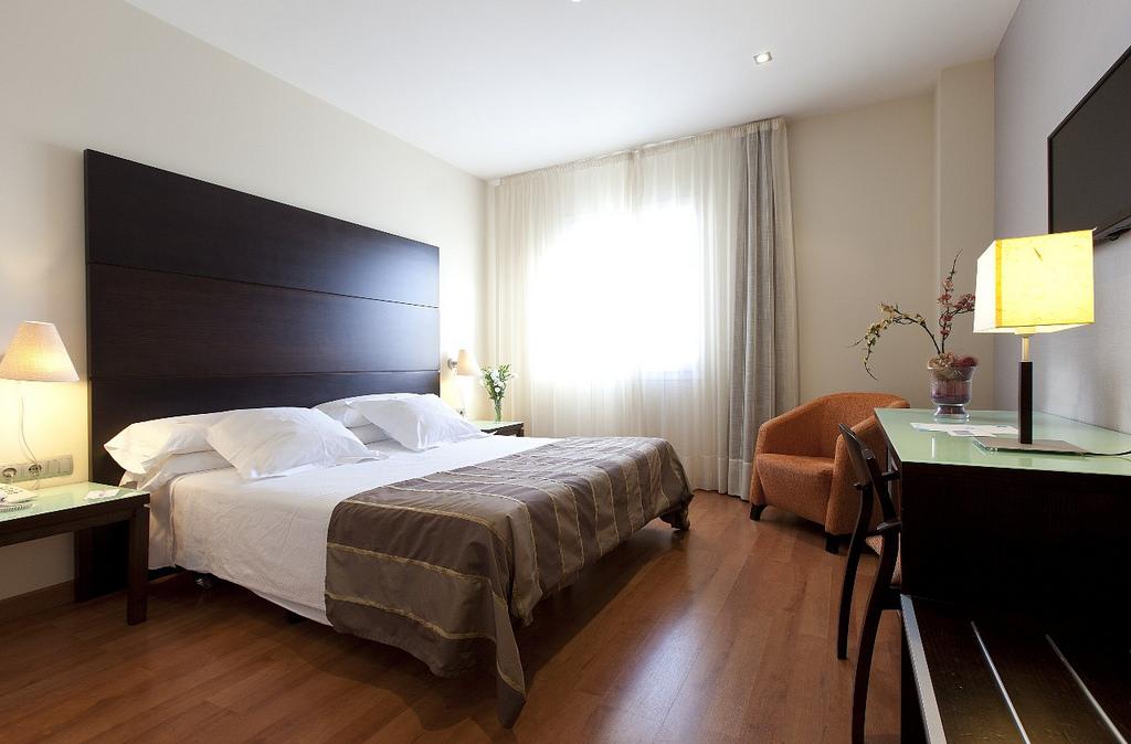 Apartamentos Vertice Sevilla Aljarafe Бормухос Екстер'єр фото