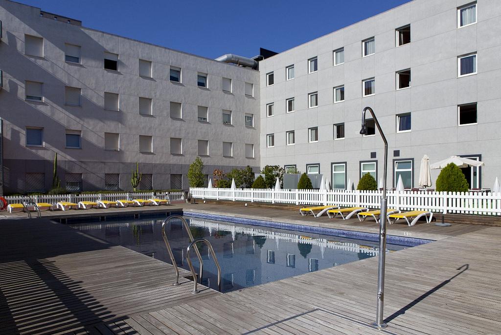 Apartamentos Vertice Sevilla Aljarafe Бормухос Екстер'єр фото