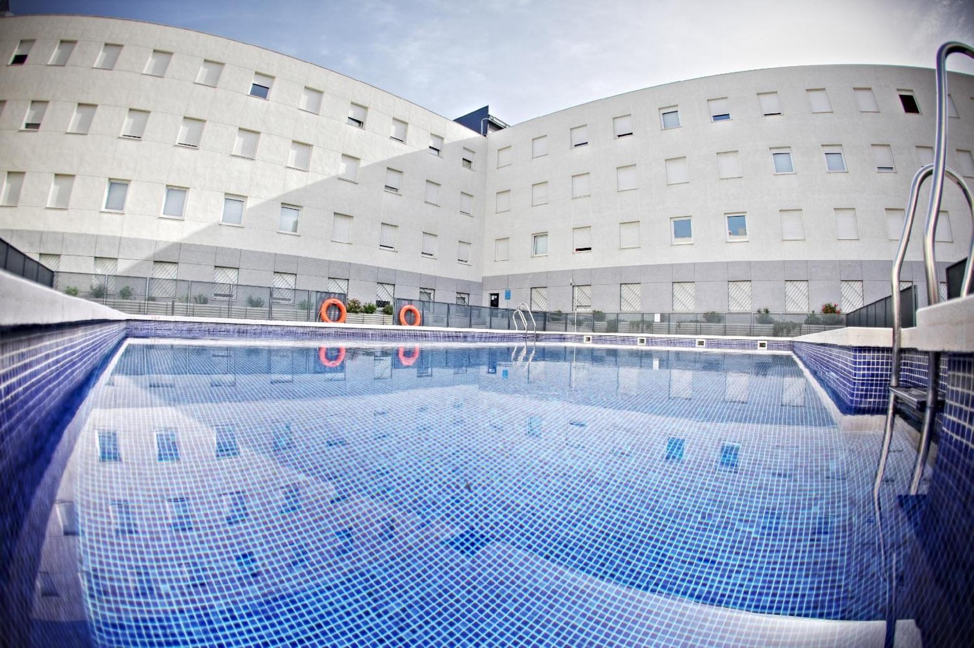 Apartamentos Vertice Sevilla Aljarafe Бормухос Екстер'єр фото
