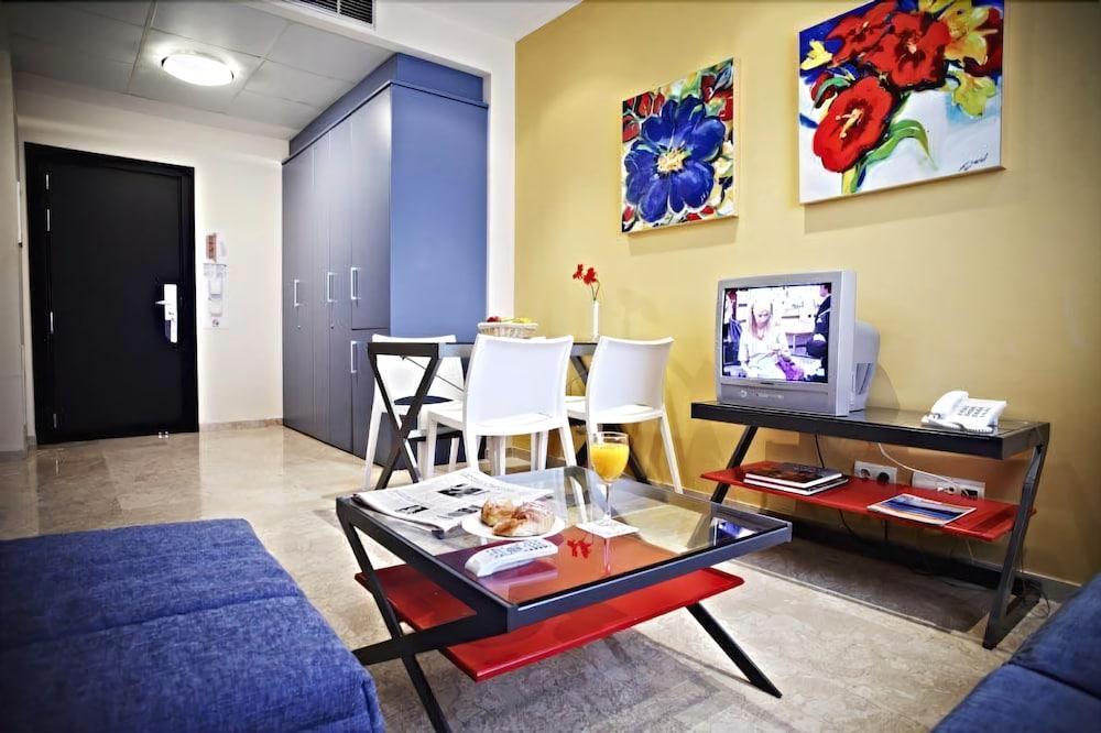 Apartamentos Vertice Sevilla Aljarafe Бормухос Екстер'єр фото
